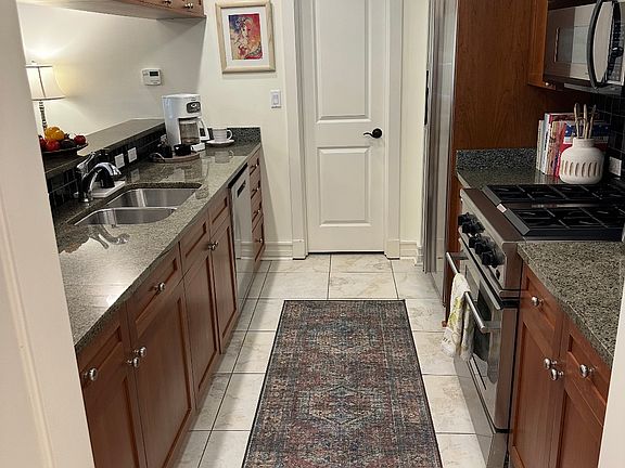 5th image of 1101 Sawgrass Ct Unit 105