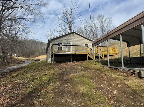 84 Bee Branch Rd, Mount Hope, WV 25880