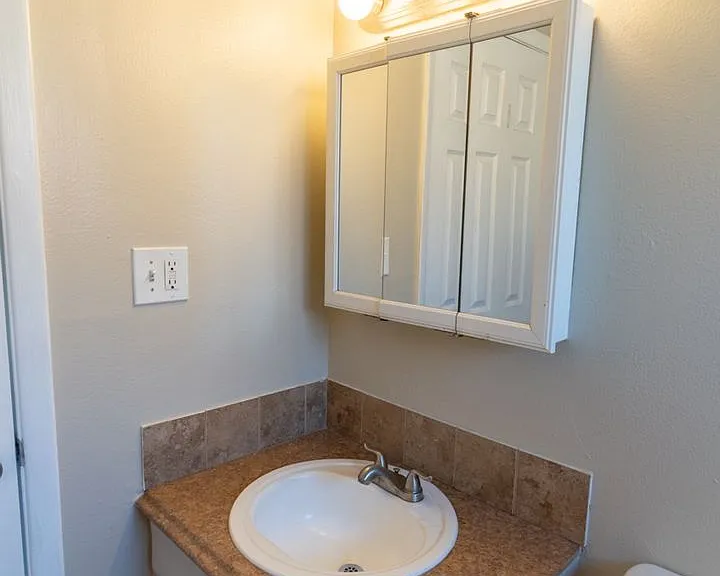 Lorinda Apartments — Photo 10