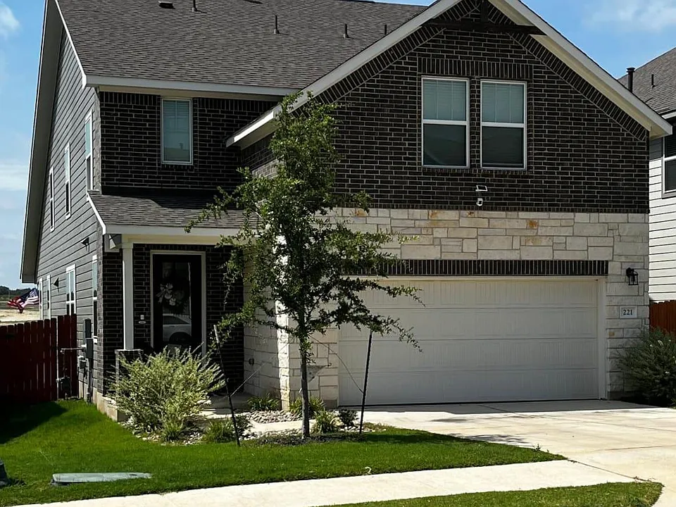 221 Travis Ln