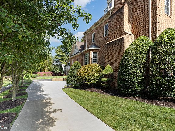 3rd image of 9500 Lynnhall Pl