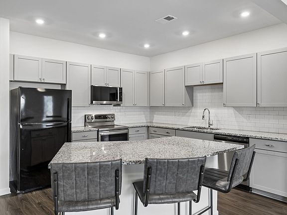 5th image of 2631 Sherman Way