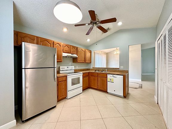 4th image of 2940 Delcrest Dr