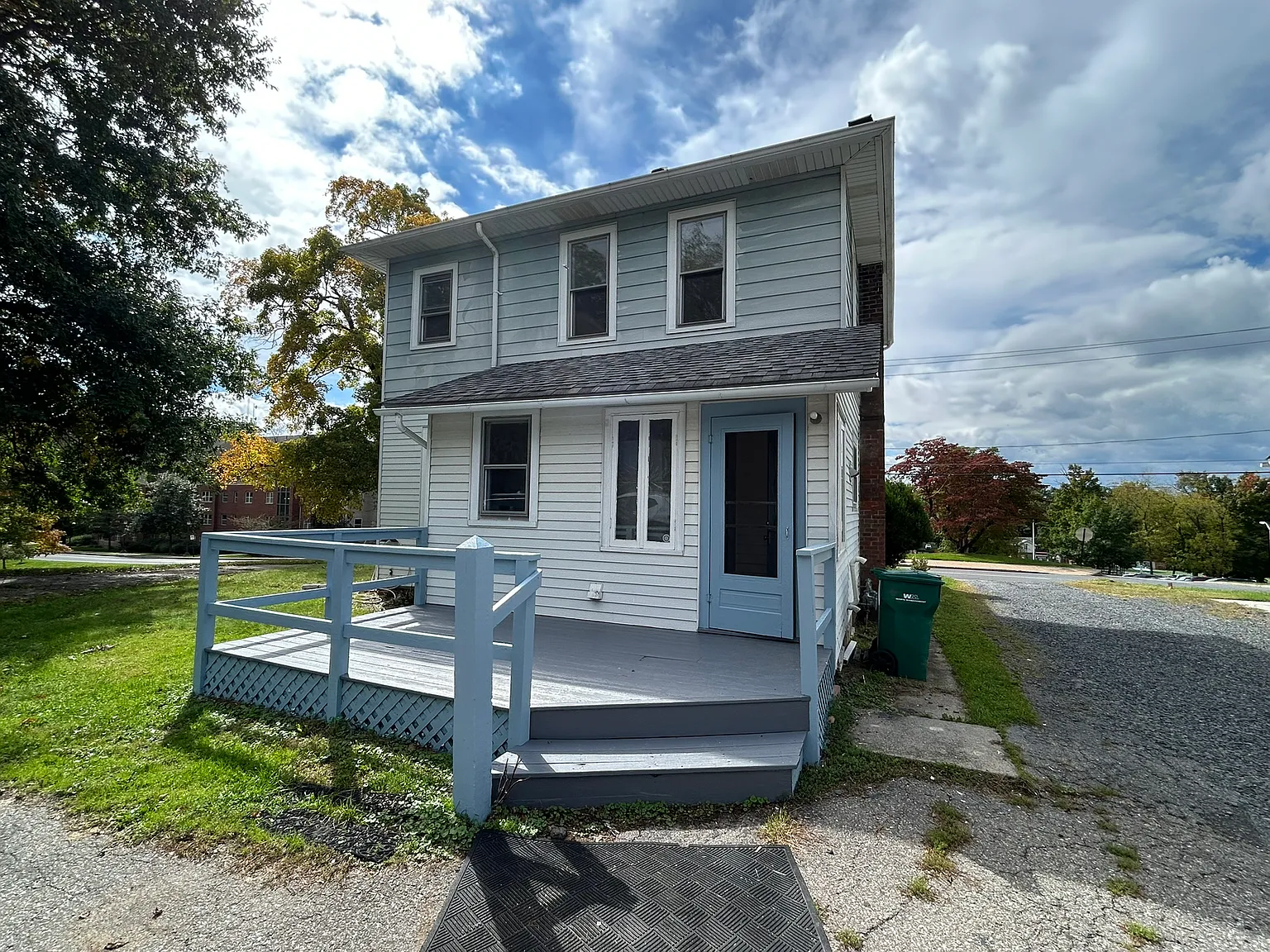 4 bed, 1968 sqft, $2,400 — Photo 2
