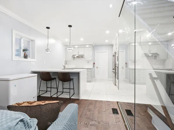 568 Delaware Ave N, Toronto, ON M6H 2V2