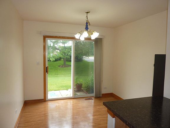 5th image of 144 Sussex Ct