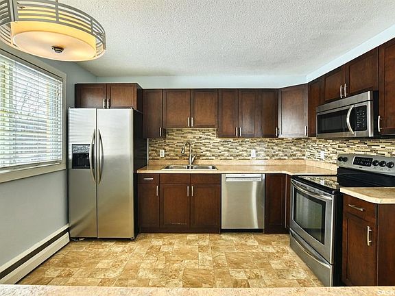 2nd image of UNIT 11-2121 Rae STREET
