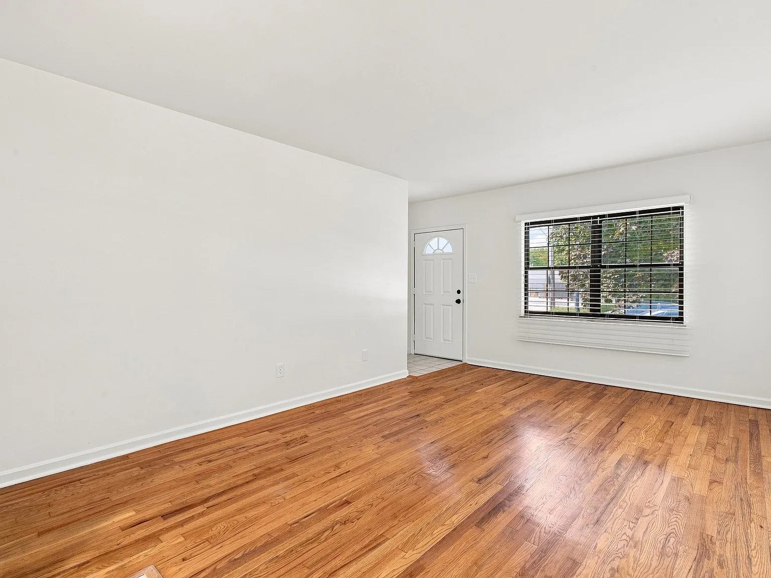 2 bed, 880 sqft, $2,250 — Photo 4