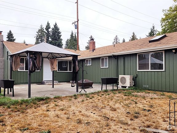 3rd image of 2715 NE 205th Street