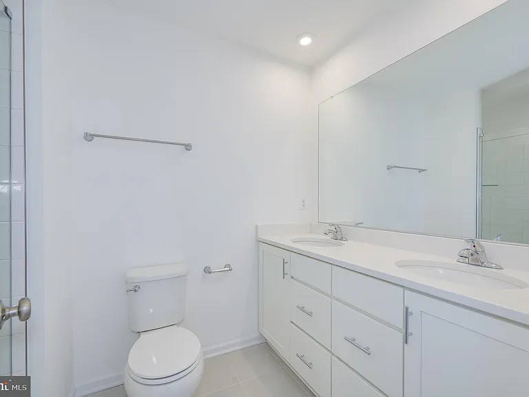 519 Fontana Cir — Photo 35