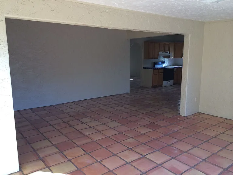 1539 E Hudson Dr — Photo 5