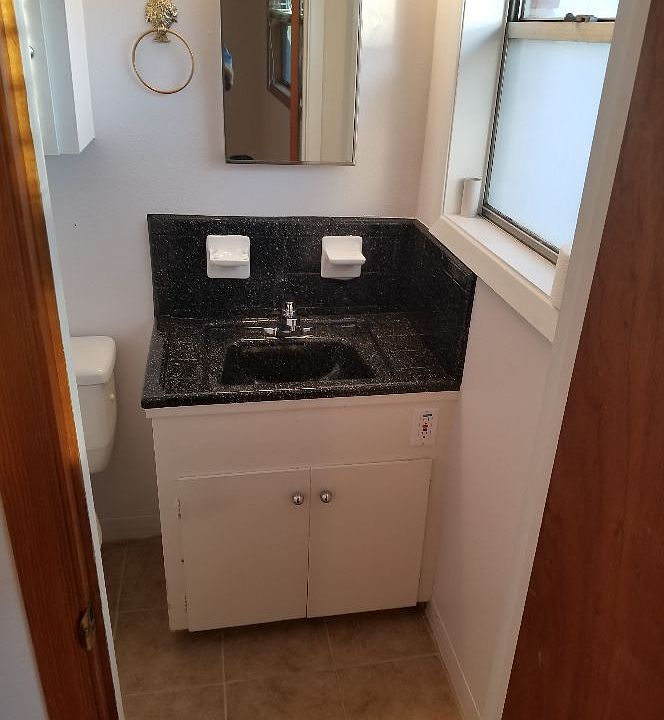 1st image of 701 Alyse St