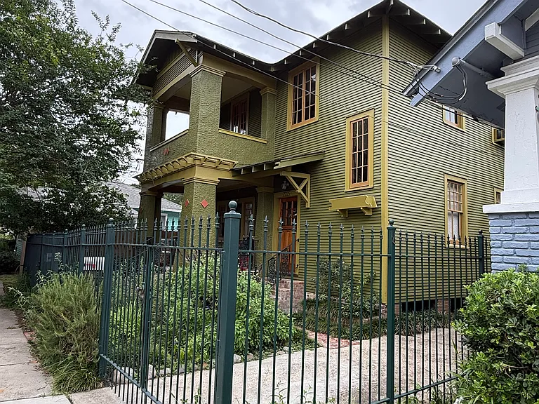 2225 Dante St — Photo 2