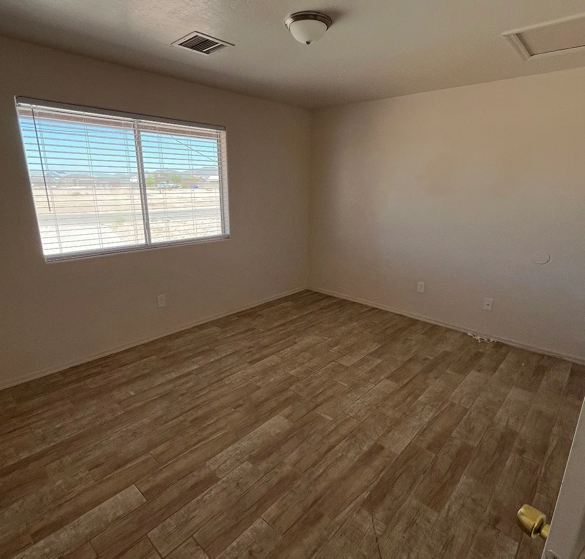 2 bed, 805 sqft, $950 — Photo 2