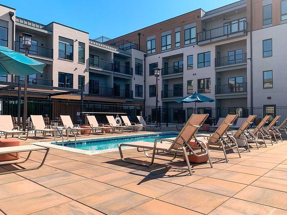 Catch some sun, cool off in the water, or simply relax poolsideour lounge pool is made for laid-back moments all summer long.