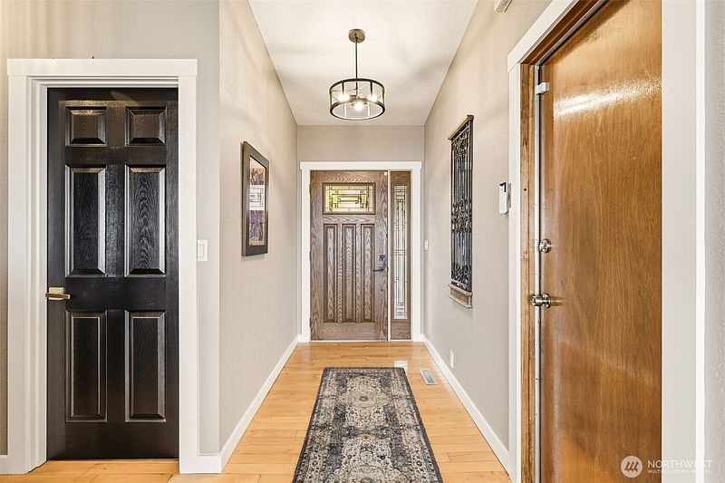 5th image of 5578 Broad View Avenue NE