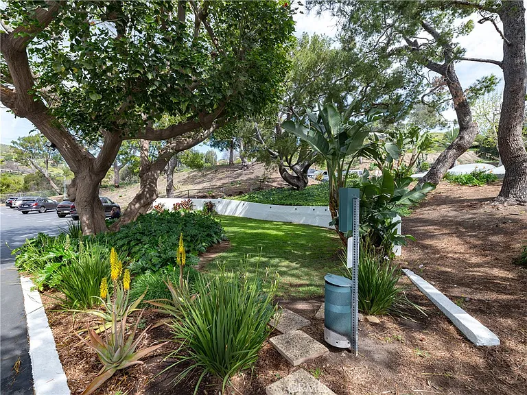 17352 W Sunset Blvd — Photo 28
