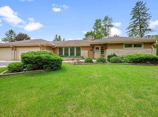 1603 W Zedler LANE, Mequon, WI 53092