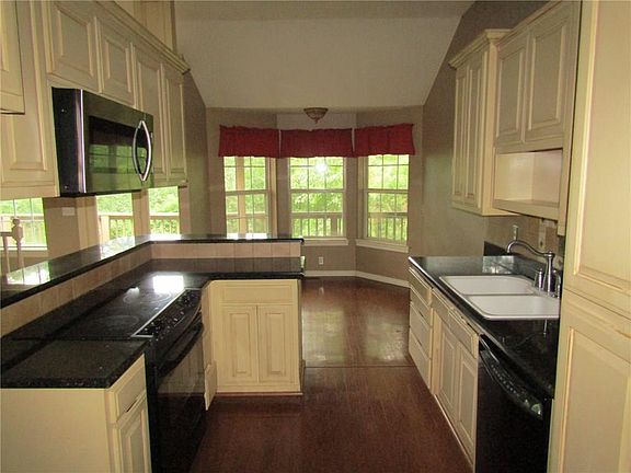 5th image of Lacock Ln
