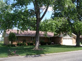 10 Cottontail Ln, Sullivan, IL 61951