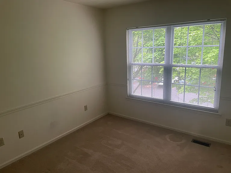 465 Trumbull Ct — Photo 17