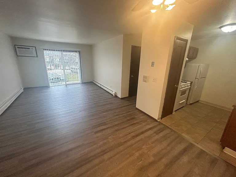 Colony Court Apartments LLC — Photo 2