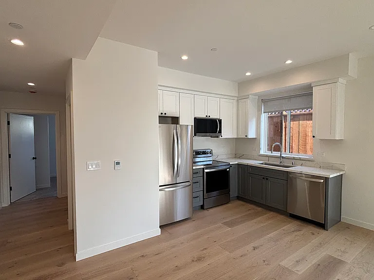 447 Main St #2 — Photo 4