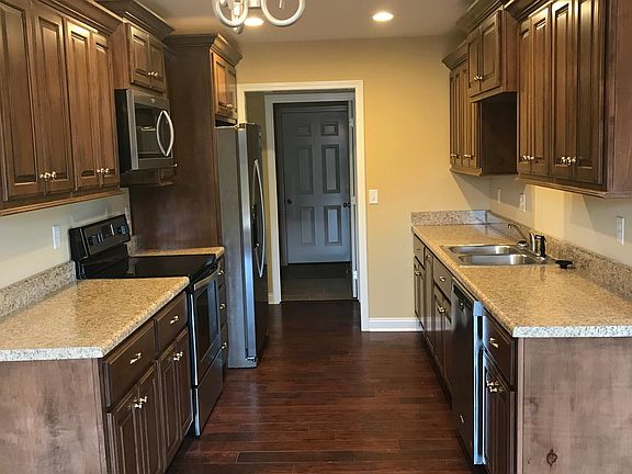 3rd image of 758 Pleasant Meadow Ln