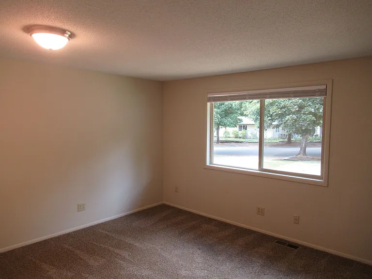 450 Lori Ave SE — Photo 23