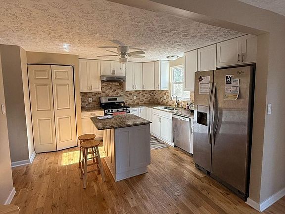 3rd image of 1733 Ellenwood Dr NE