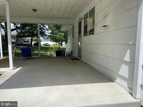 4th image of 411 Passmore Ave