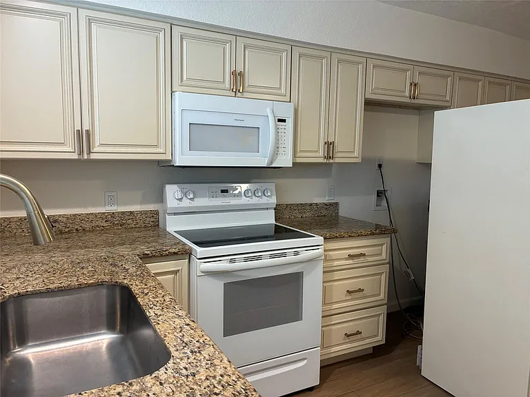 6401 Deihl Rd #1011 — Photo 8