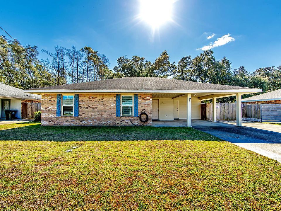 1st image of 106 Honeysuckle Dr