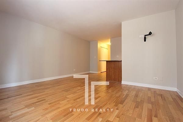 1st image of 625 W Wrightwood Ave APT 505