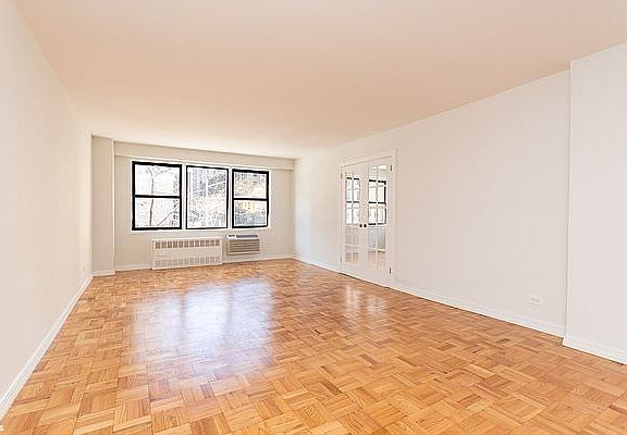 3rd image of 200 E 15th St APT 2H