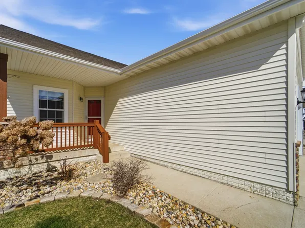 13007 Alpine Dr, Urbandale, IA 50323