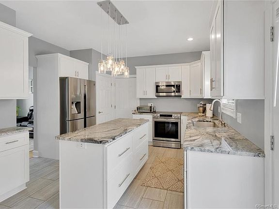 4th image of 34 Tarragon Dr
