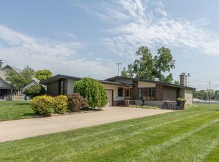 546 Robin Hood Dr, Seymour, IN 47274