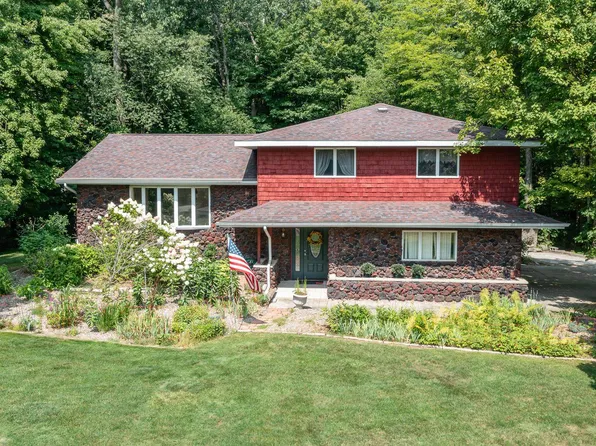 3783 E Kens Ln, Midland, MI 48642