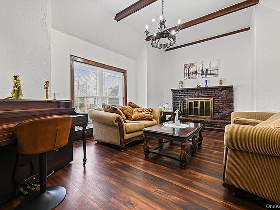 2nd image of 6 Dubonnet Road