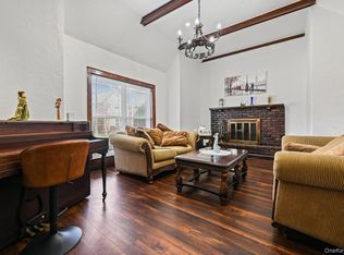 6 Dubonnet Rd, Valley Stream, NY 11581