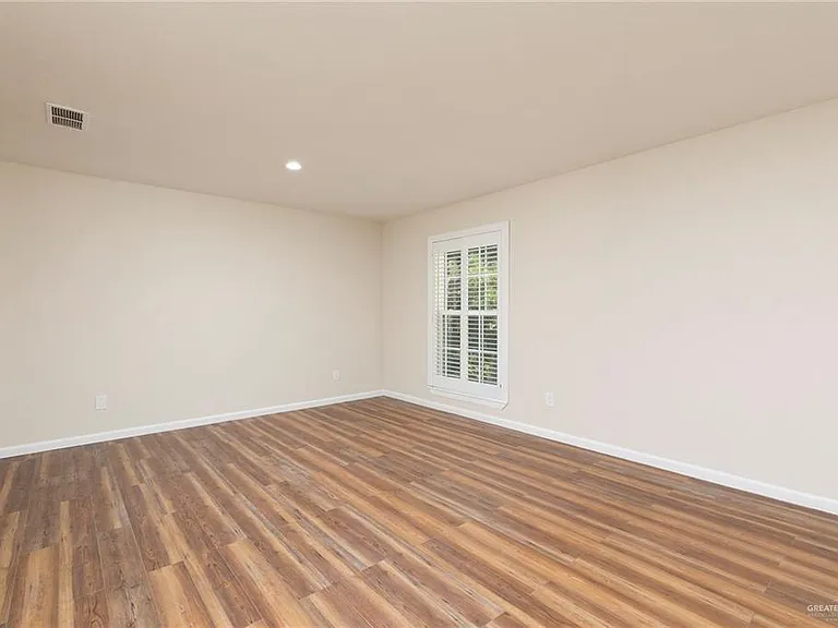 1218 Bluebird Ave — Photo 6