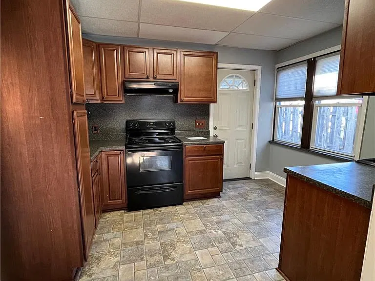 415 W Pennsylvania Ave — Photo 2