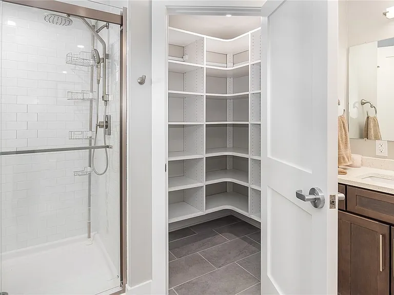 205 Lakeshore Dr #403 — Photo 31