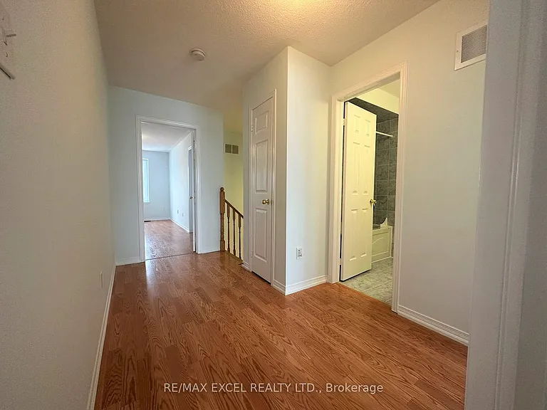 588 Hoover Park Dr — Photo 8