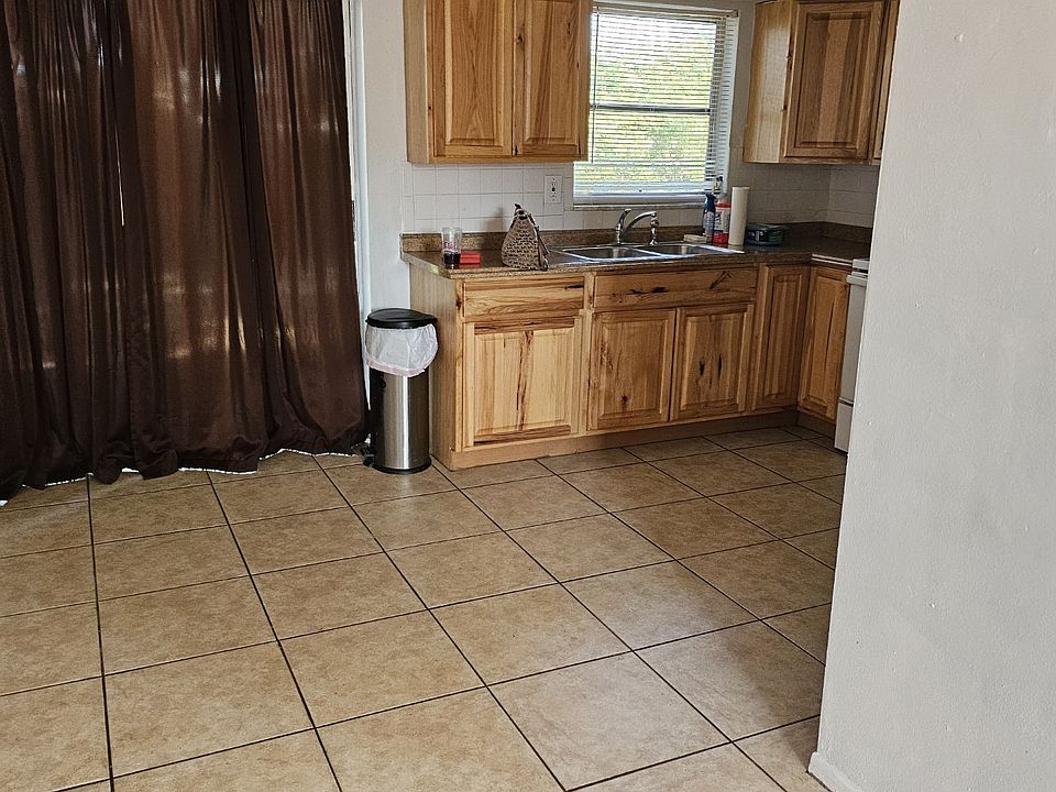 1st image of 4105 Oakfield Ave