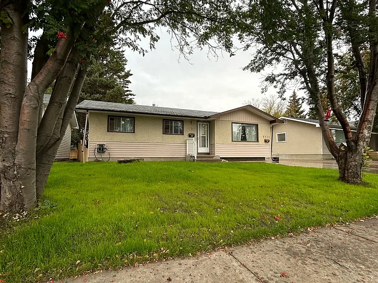 131 Deborah Cres — Photo 1