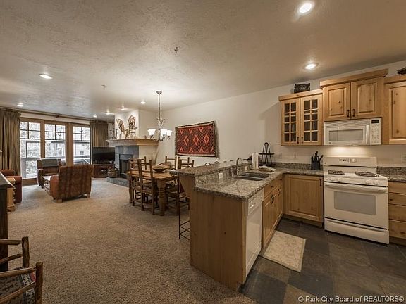 5th image of 1000 Park Ave #204