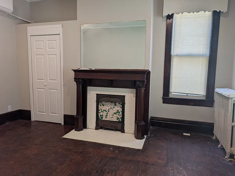 342 E Chestnut St — Photo 5