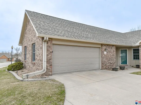 511 Spring View Cir, Beatrice, NE 68310